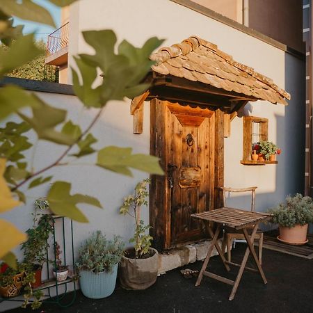 トゥズラAlmiraアパートメント エクステリア 写真
